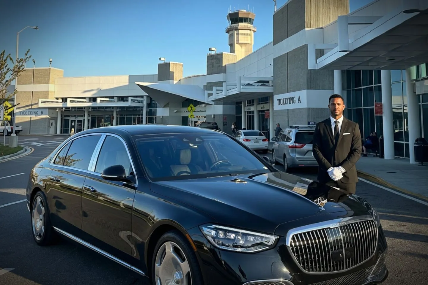 Airport transfer scene with reliable Florida, FL Car Service and professional driver