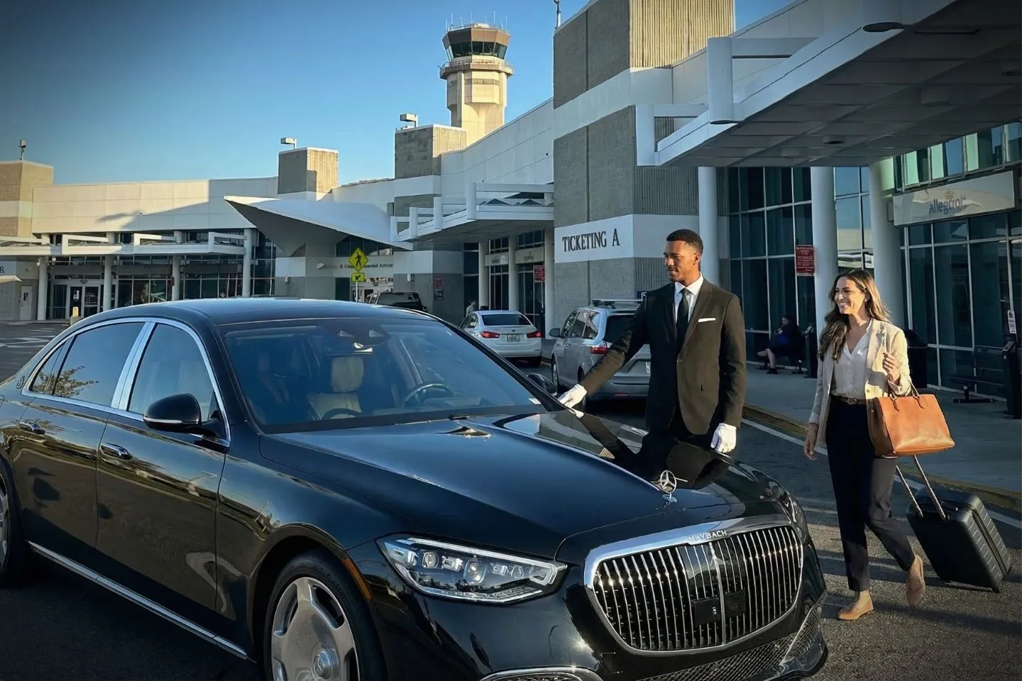 Luxury sedan with chauffeur providing Florida, FL Car Service for airport pickup