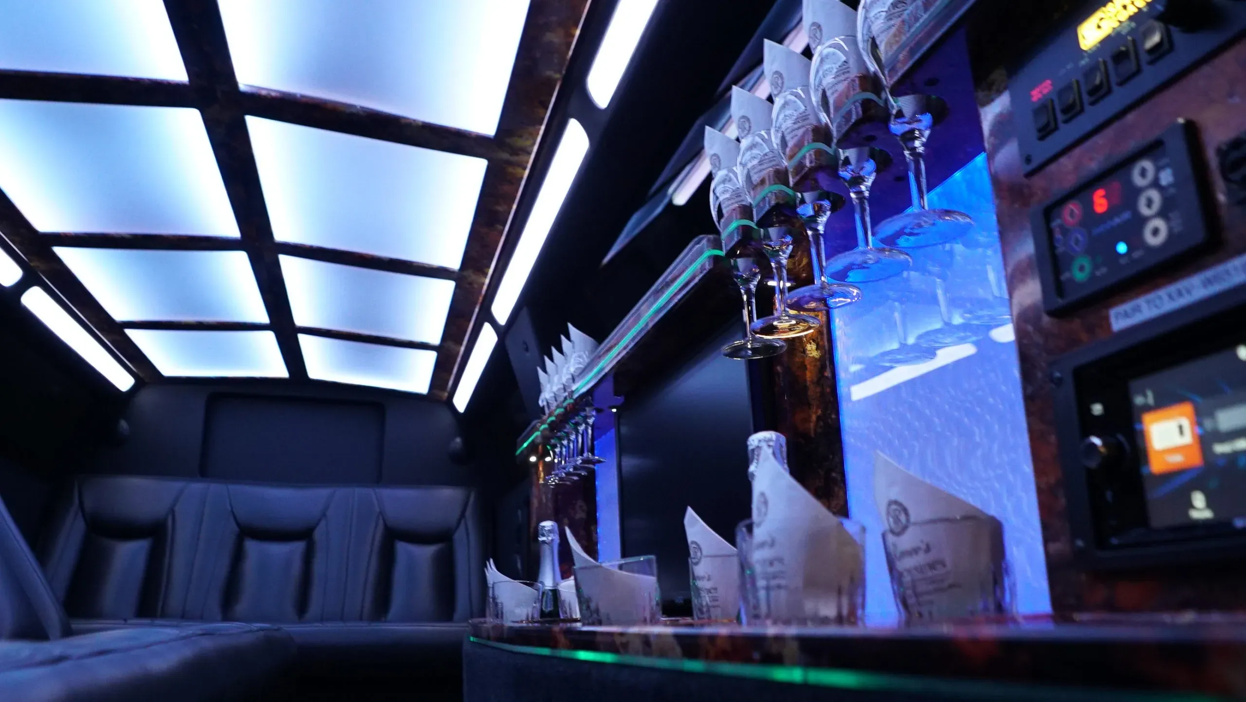 fleet-gallery-stretch-limo-10-passenger05 fleet-gallery-stretch-limo-10-passenger05