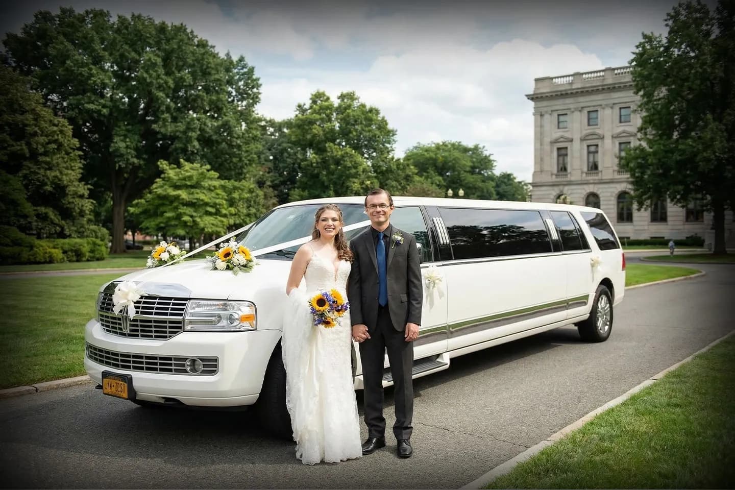 Long Island, NY Wedding Limo Service Stretch limousine for weddings in Long Island, NY with chauffeur service