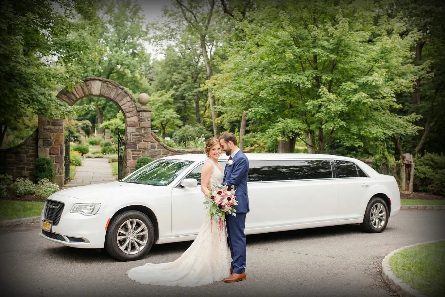 Nassau, NY Wedding Limo Service Stretch limousine for weddings in Nassau, NY with chauffeur service